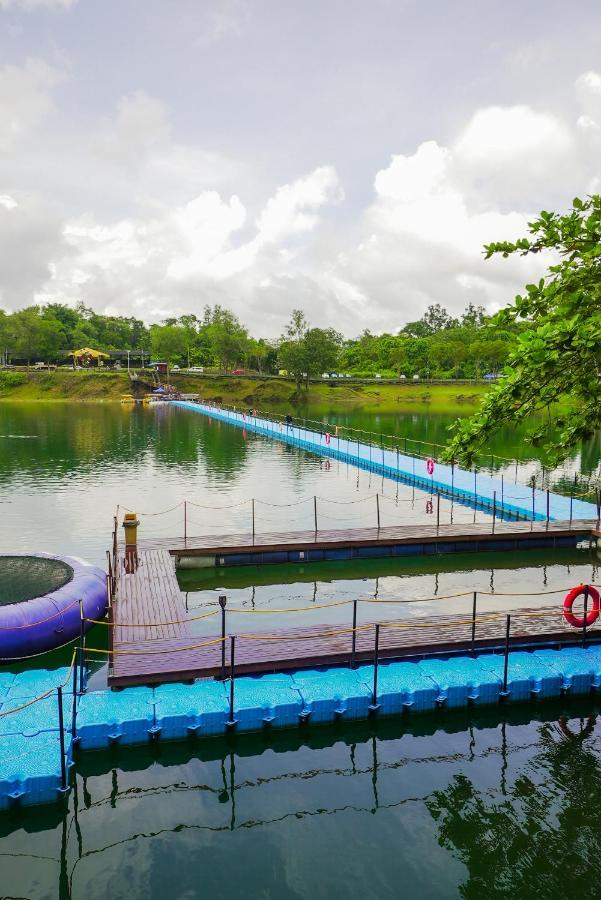 Roxy Tasik Biru Resort City Bau Exterior foto