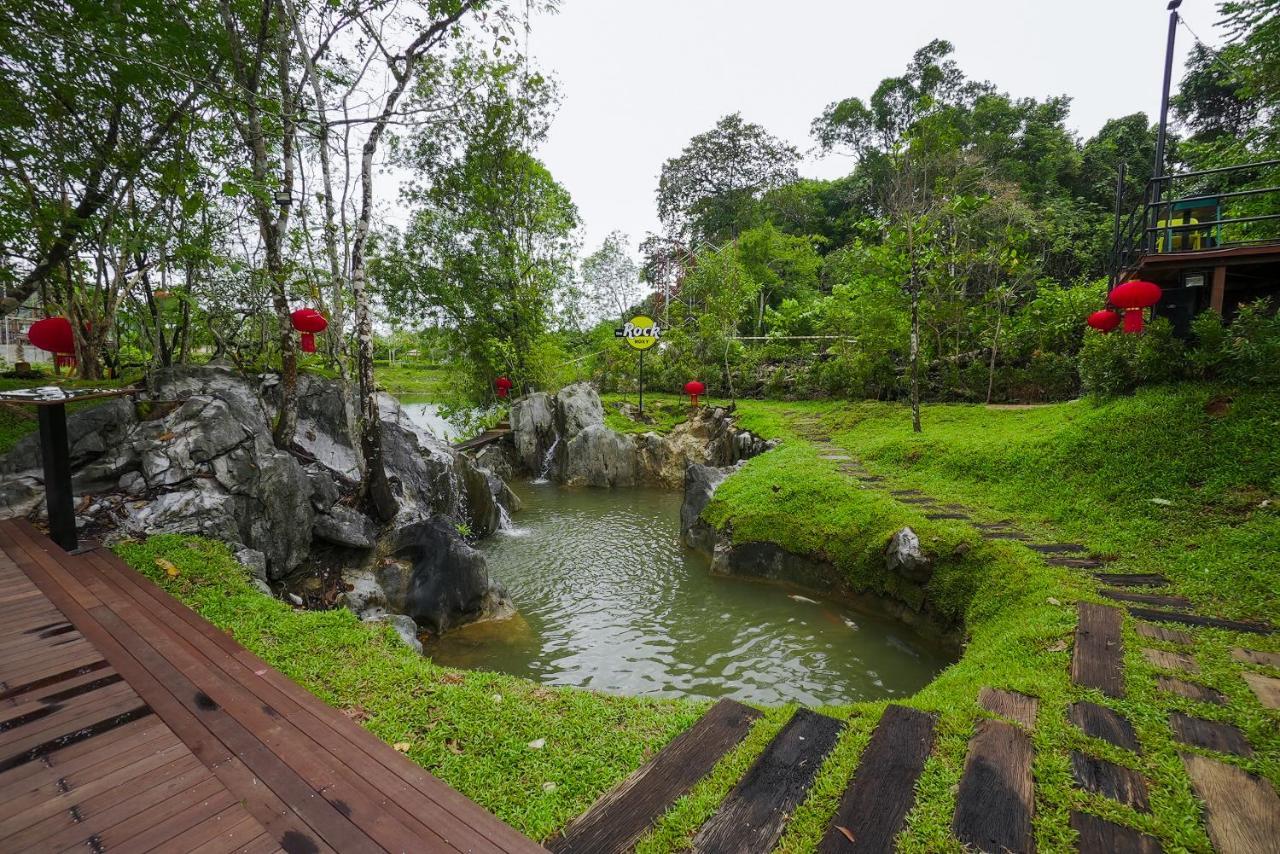 Roxy Tasik Biru Resort City Bau Exterior foto