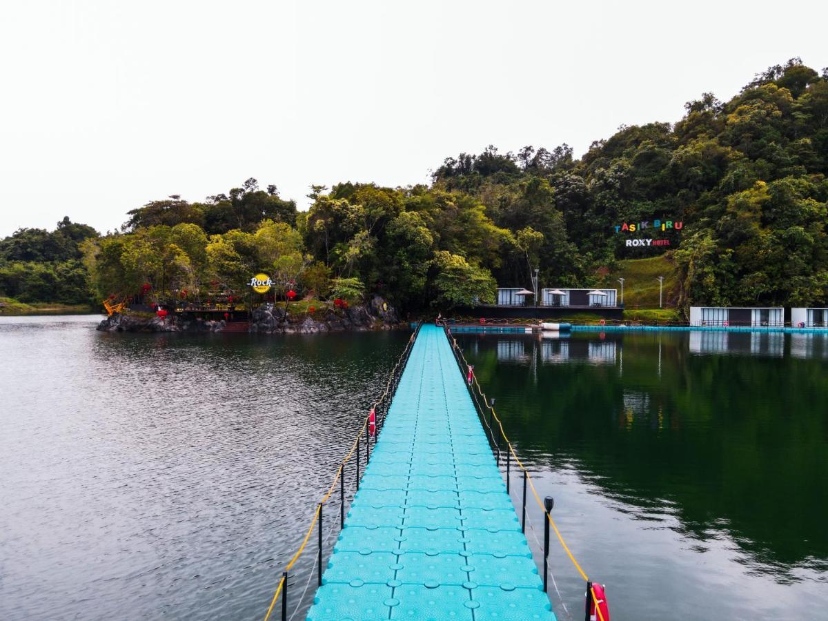 Roxy Tasik Biru Resort City Bau Exterior foto