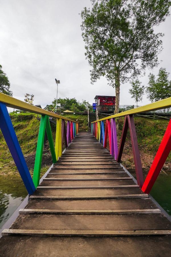 Roxy Tasik Biru Resort City Bau Exterior foto